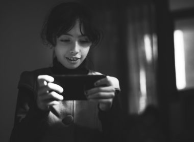 Between Screens and Human Connection: Why New York’s Smartphone Ban in Elementary Schools Matters